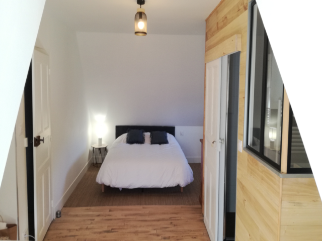 chambre familiale avec 1 lit double 160x200 et 2 lits simples 80x190