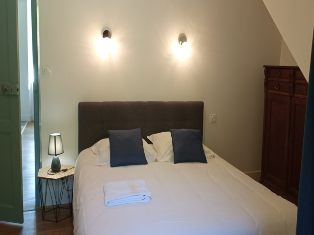 chambre avec 1 lit double 160x200